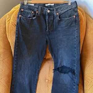 NWOT Levi’s Wedgie Straight Leg Distressed Black High rise Jeans with Raw hem